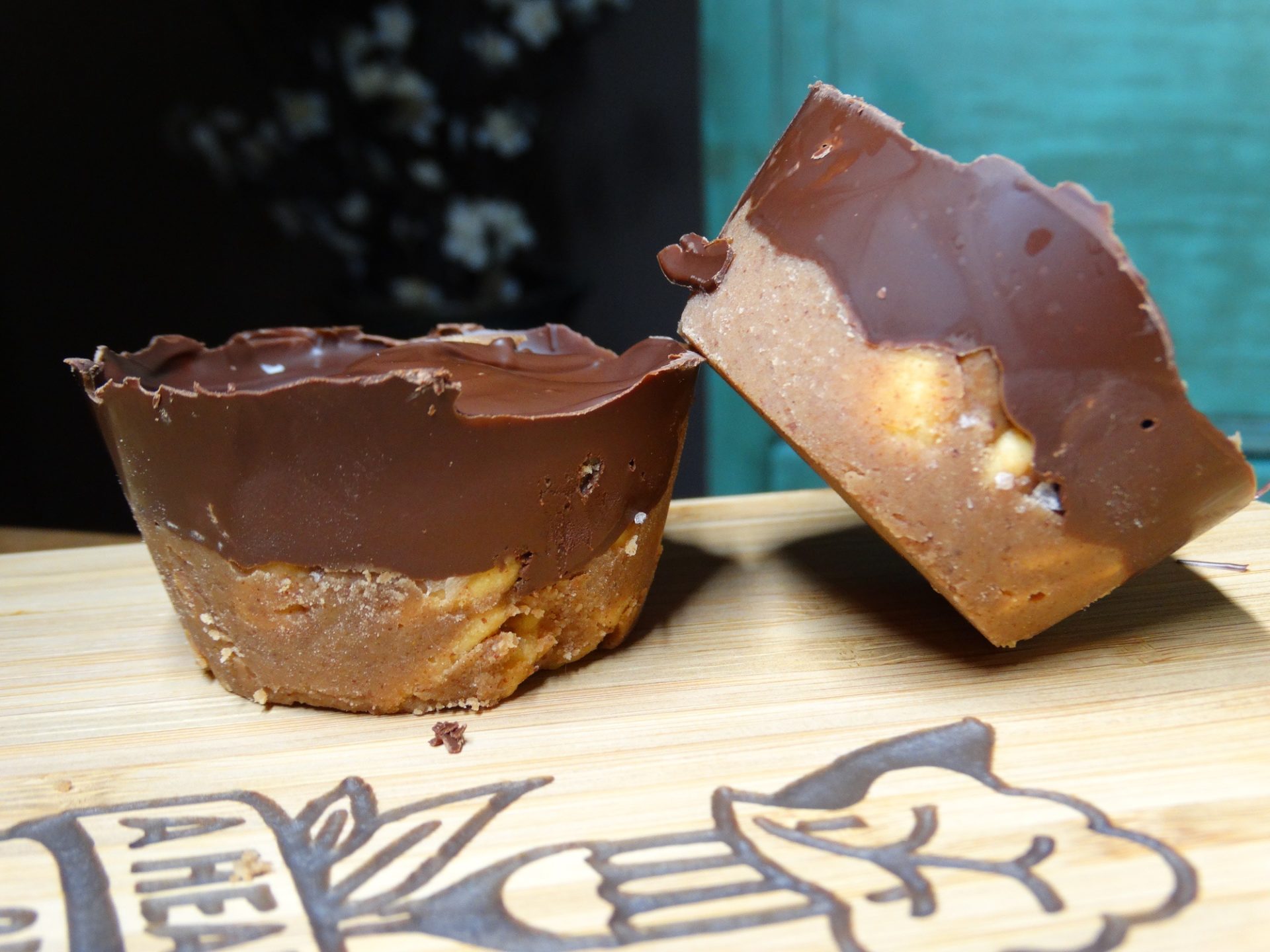 Low Carb Salted Caramel Peanut Crunch Chocolate Bars 2