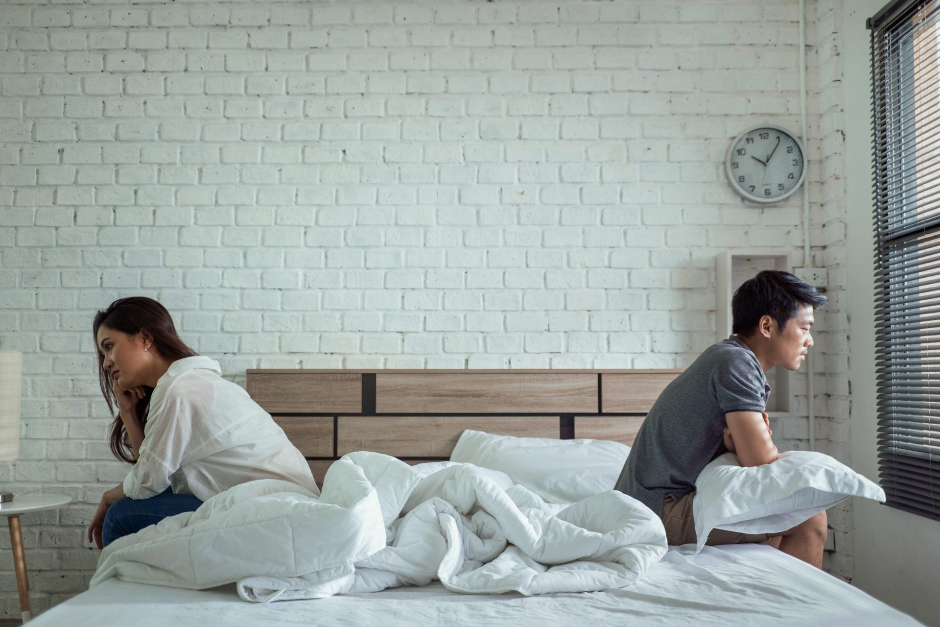 Is It Healthy For Couples To Sleep In Separate Beds 